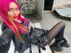 Model Instagram dengan Pipi Paling Besar di Dunia