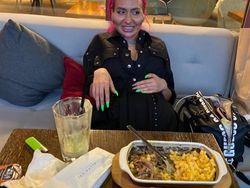 Model Instagram dengan Pipi Paling Besar di Dunia