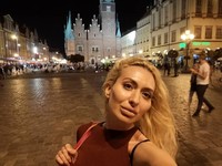 Model Instagram dengan Pipi Paling Besar di Dunia.