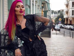 Model Instagram dengan Pipi Paling Besar di Dunia