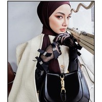 Neelofa sebelumnya pernah menjadi atensi saat merilis produk hijab di sebuah pub. Namun, ia sudah meluruskan kesalahpahaman bahwa tidak ada produk alkohol maupun makanan non halal dalam acara itu. Foto: Instagram @neelofa