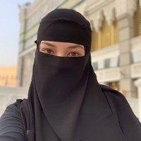Neelofa sudah mengunggah dua foto penampilannya memakai cadar. Netizen pun ramai berkomentar di akun Instagramnya. Salah satunya aktris Indonesia, Laudya Cynthia Bella. Bismillah, Semoga istoqomah @neelofa Hugs solehah masyaAllah, begitu Bella memuji Neelofa. Foto: Instagram @neelofa