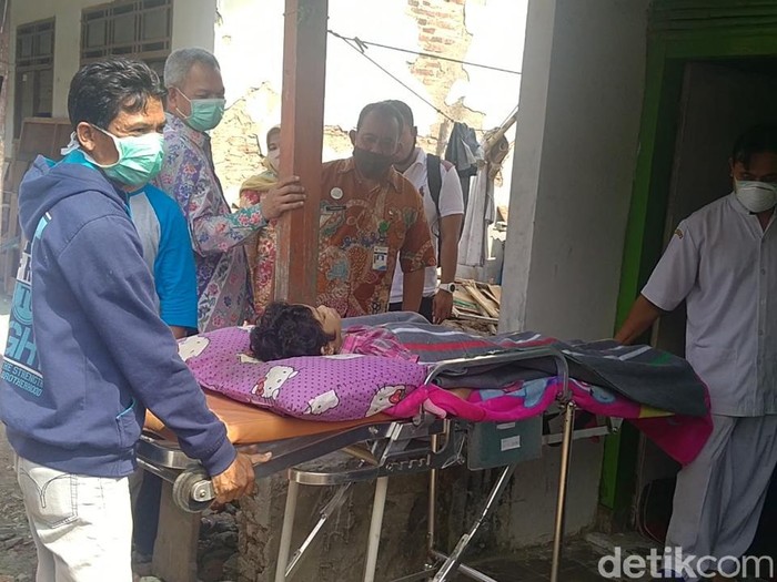 Neiha gadis penderita kanker kelenjar getah bening di Batang, Jumat (16/10/2020).