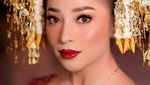 Cantiknya Nikita Willy dengan Sunting Emas