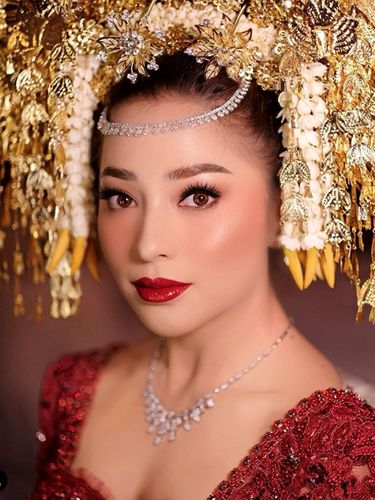 Nikita Willy Nikah Ini Detail Makeup Glamournya Dengan Lipstik Merah