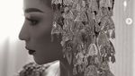 Cantiknya Nikita Willy dengan Sunting Emas