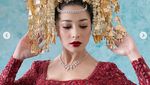Cantiknya Nikita Willy dengan Sunting Emas