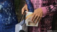 Walau pernikahan Nikita Willy hanya digelar di kediamannya, namun acara tersebut tetap terlihat megah. Salah satunya adalah sovenir yang diperuntukkan untuk para tamu undangan. Foto: Hanif Hawari/detikHOT