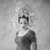 Ia mempercayakan wajahnya dipercantik oleh makeup artist Marlene Hariman. Ini merupakan pertamakalinya perias kondang langganan selebriti itu mendandani Nikita Willy. Foto: David Salim Photography via Bridestory