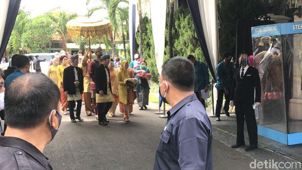 Nikita Willy menikah dengan Indra Priawan