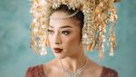 Cantiknya Nikita Willy dengan Sunting Emas