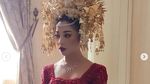 Cantiknya Nikita Willy dengan Sunting Emas