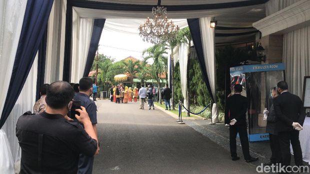 Nikita Willy menikah dengan Indra Priawan