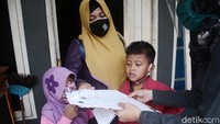 Setiap warga yang sudah dicek rumahnya akan mendapat surat pengecekan dari kader lingkungan setempat.
