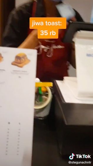 Pasangan Ini Buktikan Bisa Makan Enak di Mall dengan Rp 100 Ribu