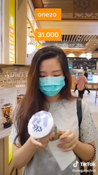 Pasangan Ini Buktikan Bisa Makan Enak di Mall dengan Rp 100 Ribu