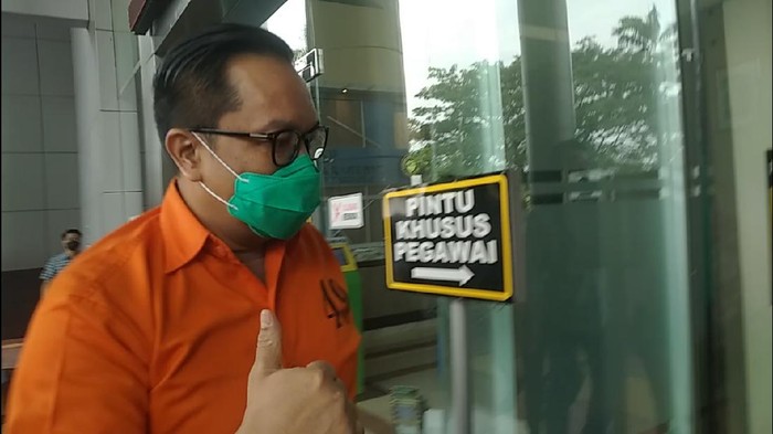 Pelimpahan Kasus Red Notice, 2 Jenderal Polri Kini Pakai Baju Tahanan