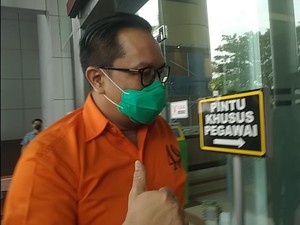 Pelimpahan Kasus Red Notice, 2 Jenderal Polri Kini Pakai Baju Tahanan