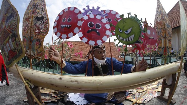 Terpukau Pentas Wayang Pandemi di Solo