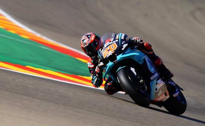 Petronas Yamaha SRTs French rider Fabio Quartararo rides during the first MotoGP free practice session of the Moto Grand Prix of Aragon at the Motorland circuit in Alcaniz on October 16, 2020. (Photo by JOSE JORDAN / AFP)