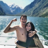 Dikenal sebagai salah satu artis Indonesia yang tajir melintir, Raffi Ahmad ternyata tidak pernah merasakan bangku SMA. Walaupun hanya menamatkan pendidikan sampai SMP, namun Raffi Ahmad kini sukses menjalani karirnya sebagai seorang artis dan pengusaha. Foto: Dok. Instagram/raffinagita1717