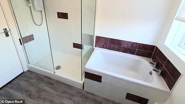 rumah unik Apartemen dengan bathtub yang cuma setengah.
