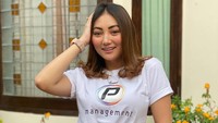 Namun ada yang lucu dari pengakuan seorang Sassha Carissa. Dia mengaku setiap hari tidak pernah menggunakan bra. (Foto: dok. Instagram @sasshacarissa)
