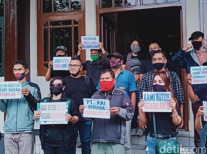 Sebagian pedagang di Stasiun Klaten datangi kantor DPRD, Jumat (16/10/2020).