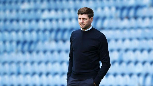 GLASGOW, SCOTLAND - AUGUST 9: Rangers FC manager Steven Gerrard looks on during the Ladbrokes Scottish Premiership match between Rangers FC and St. Mirren at Ibrox Stadium on August 9, 2020 in Glasgow, Scotland.  (Photo by Willie Vass / Pool via Getty Images)