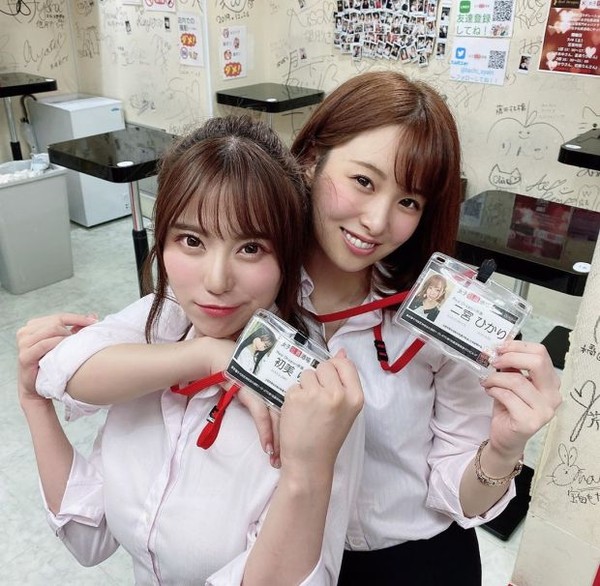 Kemudian naik ke lantai 2, ada Kakubutsu Salon. Kalau yang ini, hiburannya sudah agak menjurus. Di lantai 2 ini, tersedia pijat erotis oleh para performer yang sudah disiapkan dari pihak SOD. Naik lagi ke lantai 3, traveler bisa berjumpa dengan bintang SOD yang sudah punya nama. Kemudian naik ke lantai 2, ada Kakubutsu Salon. Kalau yang ini, hiburannya sudah agak menjurus. Di lantai 2 ini, tersedia pijat erotis oleh para performer yang sudah disiapkan dari pihak SOD. Naik lagi ke lantai 3, traveler bisa berjumpa dengan bintang SOD yang sudah punya nama.