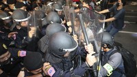 Akibat aksi unjuk rasa yang terus berlangsung Pemerintah Thailand Umumkan Status Darurat, Kamis (15/10). DemoAP/Rapeephat Sitichailapa