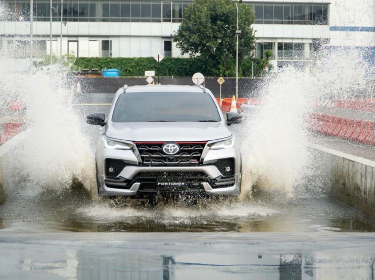 Makin Macho, Ini Penampakan Toyota Fortuner Terbaru