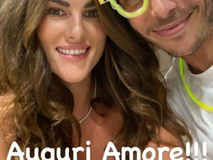 Gaya Konyol Valentino Rossi Sebelum Positif Corona, Temani Pacar Ultah