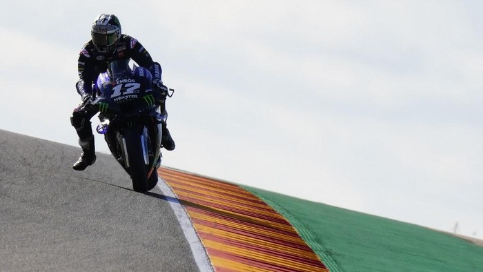 Monster Energy Yamaha Spanish rider Maverick Vinales rides during the first MotoGP free practice session of the Moto Grand Prix of Aragon at the Motorland circuit in Alcaniz on October 16, 2020. (Photo by JOSE JORDAN / AFP)