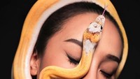 Takut tuh sama tuhan, jangan sama uler. Apalagi takut ditinggalin sama kamu. Gak ada apa-apanya, begitu tulis Anya Geraldine.  Foto: Instagram Winston Gomez