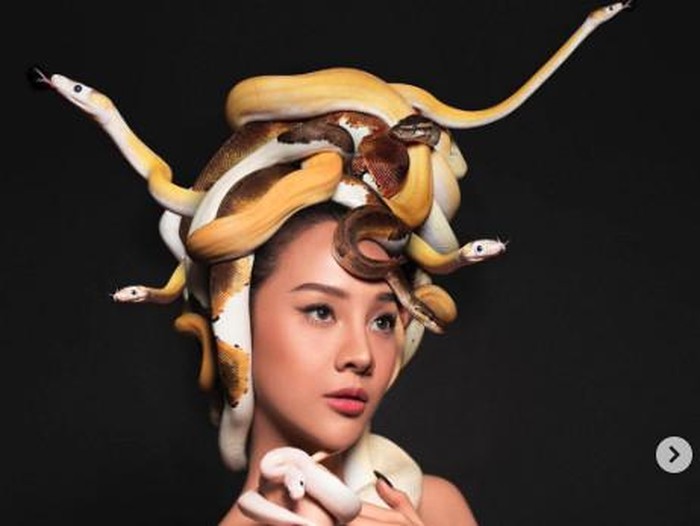 pose menggoda anya geraldine