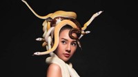 Sesaat setelah itu tersebut diunggah banyak yang mengatakan jika Anya Geraldine adalah ratu ular. Foto: Instagram Winston Gomez