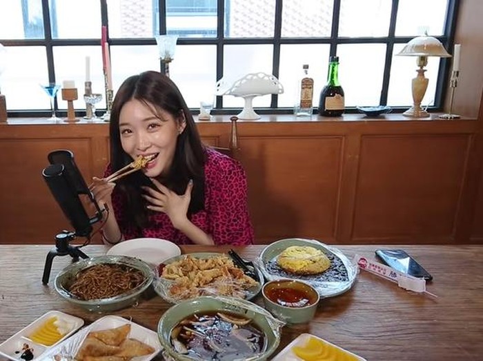chungha mukbang asmr ChungHa Mukbang ASMR Jjajangmyeon