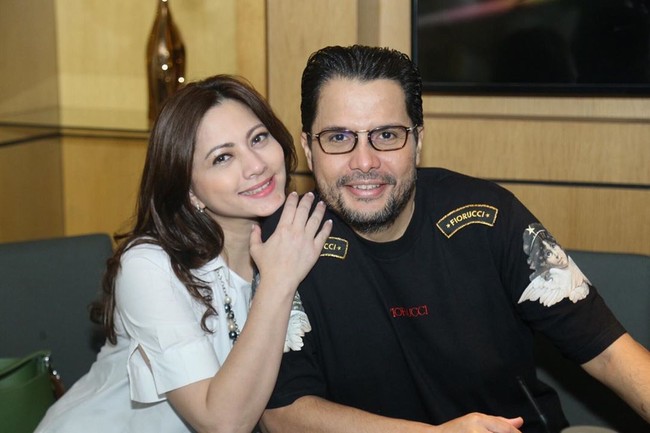 Cut keke menikah dengan pengacara Malik Bawazier pada 2006. Hingga saat ini pemain sinetron itu berstatus sebagai istri kedua. Pernikahan mereka sudah berjalan selama 14 tahun dan hubungan Cut Keke dengan istri pertama Malik, Zahra Christine, diketahui baik-baik saja. Foto: Instagram @cutkeke_xavier