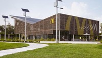 Bangunan hemat energi ini mengambil bentuk baru dan kontemporer untuk merespons iklim panas dan lembab di Orlando.  Foto: Dok. Inhabitat/Kate Joyce Studios