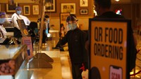 Penyemprotan cairan disinfentan dan cairan anti-microbial pun telah dilakukan di sejumlah titik yang banyak disentuh orang.