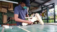 Kini usahanya diberi nama Pancal Bike Craft dengan pemasaran dilakukan secara online.
