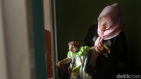 Monyet yang mempunyai jiwa liar tersebut kini takluk dipelukannya, namun bukan berarti Andi adalah pawang monyet, ia juga butuh waktu untuk mendidik monyet liar tersebut.
