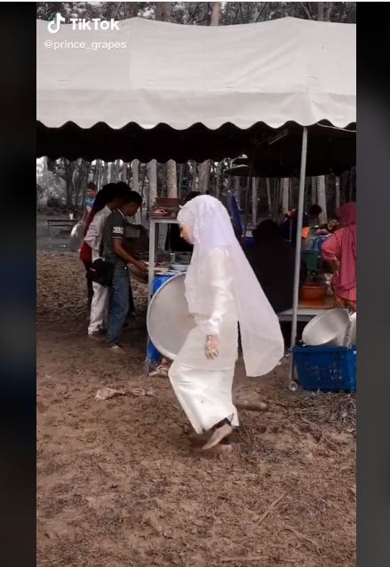 Cerita Miris di Balik Viralnya Pengantin yang Siapkan Makanan Tamu Sendiri