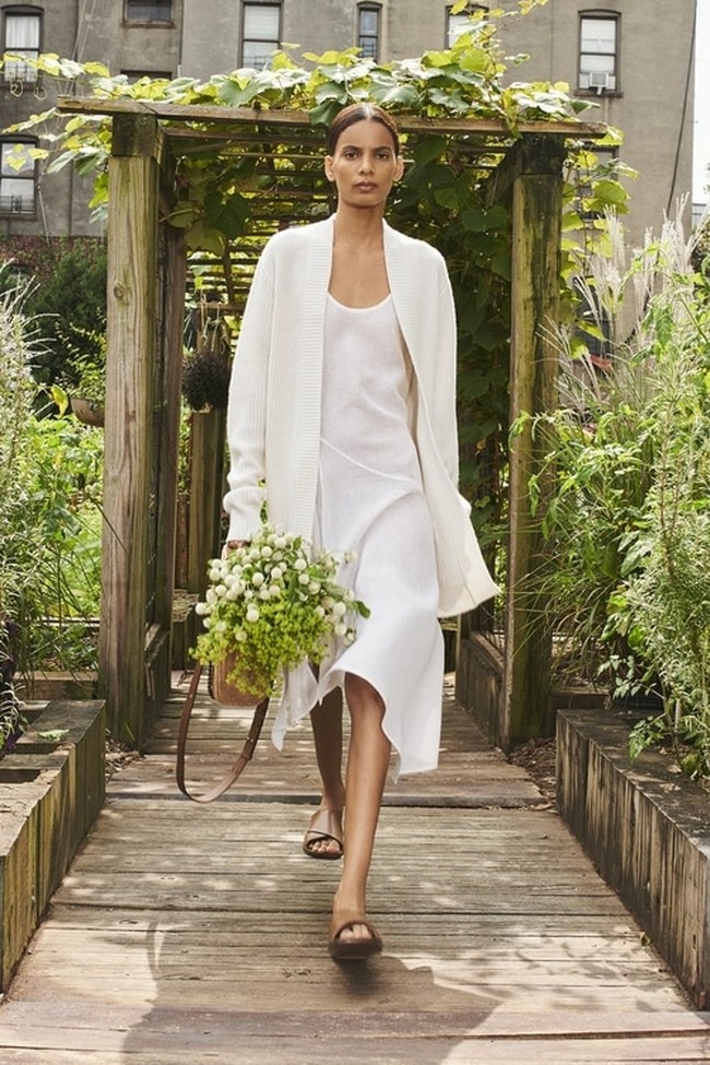 Fashion show koleksi Michael Kors Spring/Summer 2021 yang digelar di New York, 15 Oktober 2020. Foto: dok. Michael Kors