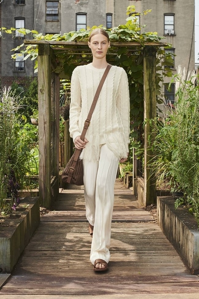 Fashion show koleksi Michael Kors Spring/Summer 2021 yang digelar di New York, 15 Oktober 2020. Foto: dok. Michael Kors