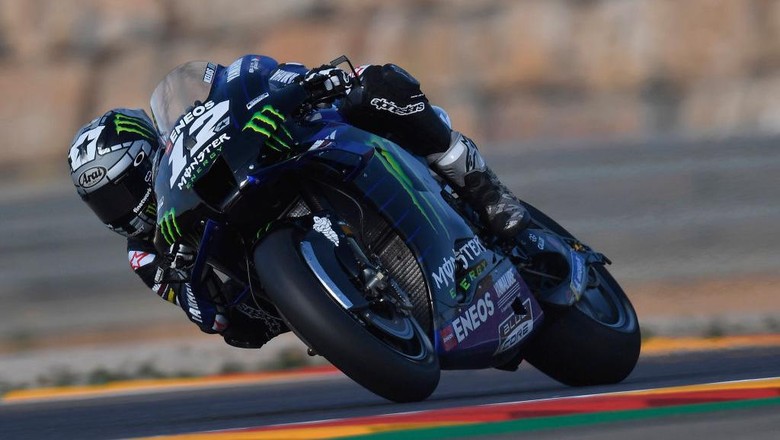 ALCANIZ, SPAIN - OCTOBER 16:    Maverick Vinales of Spain and Monster Energy Yamaha MotoGP Team rounds the bend during the free practice for the MotoGP of Aragon at Motorland Aragon Circuit on October 16, 2020 in Alcaniz, Spain. (Photo by Mirco Lazzari gp/Getty Images)
