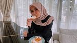 Gaya Mewah Olla Ramlan Saat Kulineran