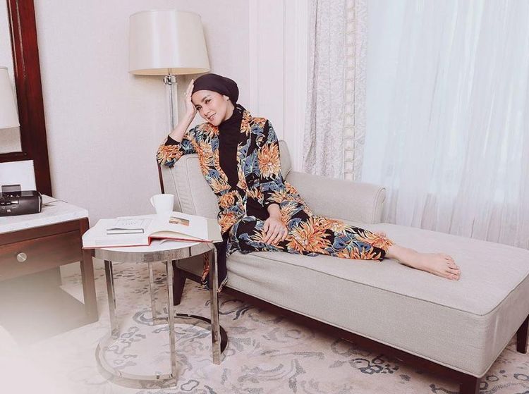 Gaya Mewah Olla Ramlan Saat Kulineran