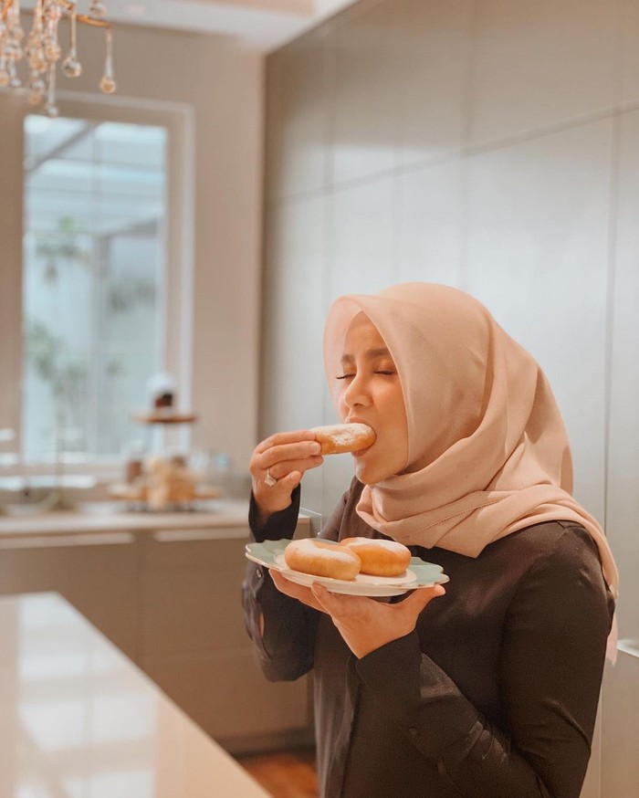 Olla Ramlan Gaya Mewah Olla Ramlan Saat Kulineran